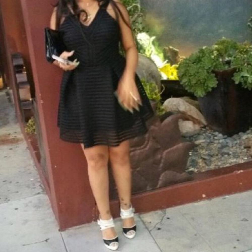 Black sleeveless dress